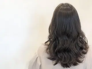 セミロング カラー ヘアアレンジ いしだ みさきのヘアスタイル