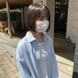 ショート SAKINO． ベージュカラーのヘアスタイル