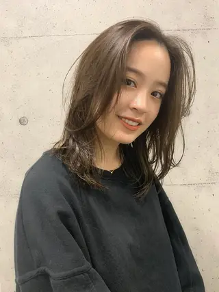 ミディアム 丸茂 聖名のヘアスタイル