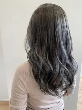 ロング 開發 紗貴のヘアスタイル