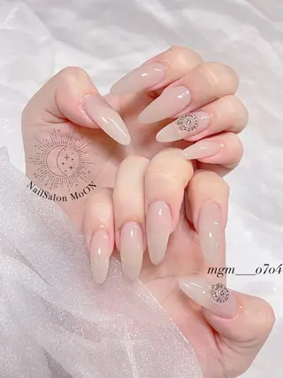 MoON...❤︎ MeGuのネイルデザイン