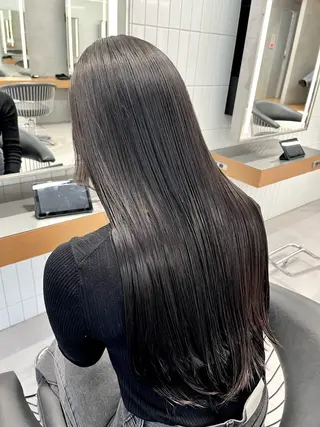ロング カラー 圧倒的 毛流れ センターパートのヘアスタイル
