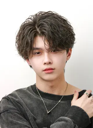 ミディアム カマタ ハルキのヘアスタイル