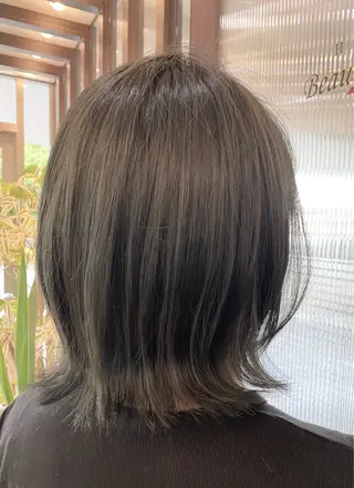 ミディアム 鈴木 千恵子のヘアスタイル