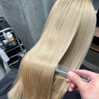 ロング カラー ホワイトブロンド RIKUTOのヘアスタイル