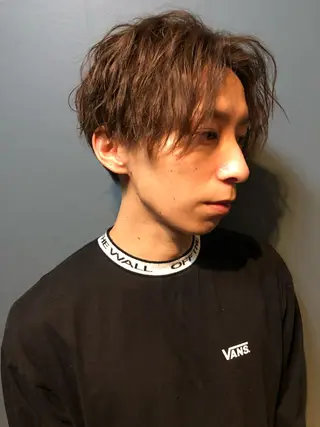カラー メンズ 顔まわりレイヤー デザインカットのヘアスタイル
