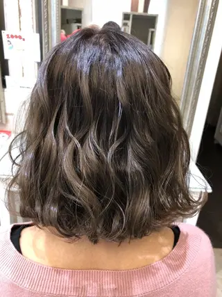 ショート カラー 海外レイヤー/ 梅田美容室のヘアスタイル