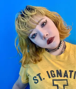ミディアム カラー 派手髪デザインカラー ヒロカのヘアスタイル