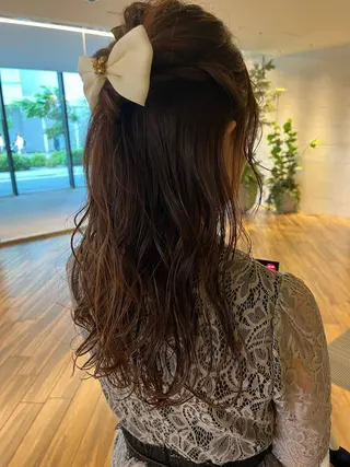 セミロング ヘアアレンジ ハイトーンカラー🩵 耳ツボジュエリー👂のその他イメージ
