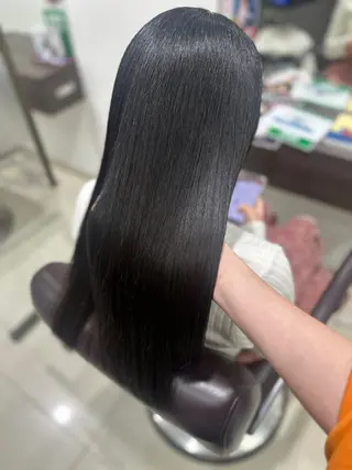ロング レイヤー 艶々カラーのヘアスタイル