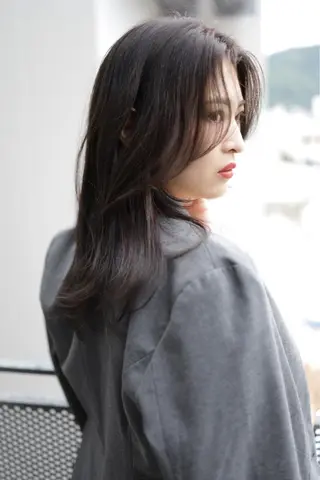 ミディアム カラー YUSUKE レイヤーカットカラーのヘアスタイル