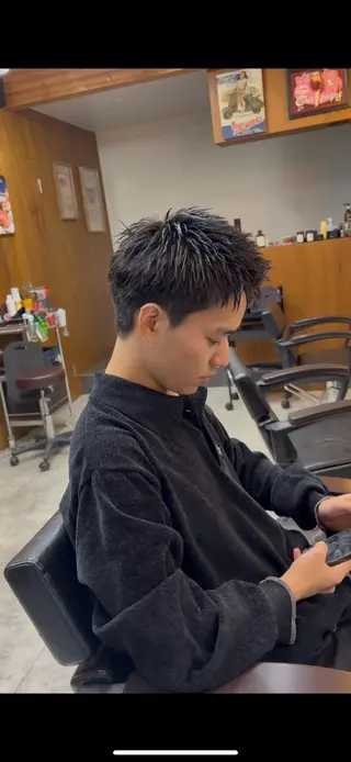 メンズ まろやかなベージュ 小池春樹のヘアスタイル