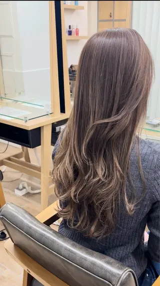ロング カラー パーマ ヘアアレンジ メンズ キッズ レイヤーカット 🌿透け感カラーのヘアスタイル