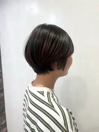 ショート 髪質改善×ブリーチ 無しWカラー🫧天神のヘアスタイル