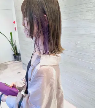 ショート カラー サキ🤍ハイトーン 🩰くびれ巻きヘアのヘアスタイル