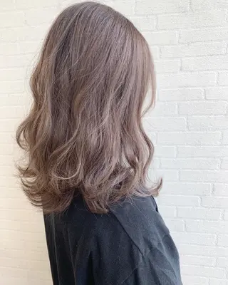 ミディアム カラー 立川 奈那子のヘアスタイル