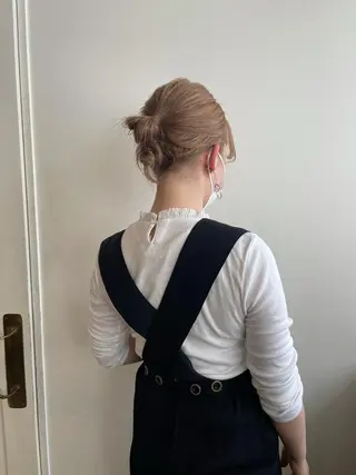 ミディアム ヘアアレンジ MIOベージュカラー 柔らかいカラーのヘアスタイル