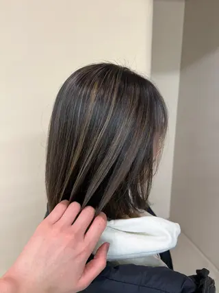 カラー kento レイヤーカットのヘアスタイル