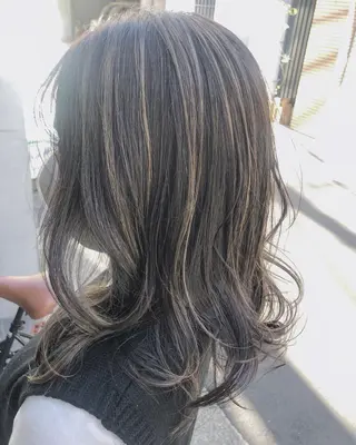 ミディアム カラー rii-🩰 トレンドメイクのヘアスタイル