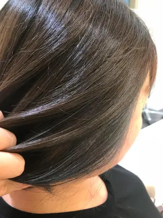 ショート カラー 清藤綾/脱白髪染め 白髪ぼかしハイライトのヘアスタイル