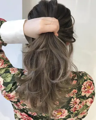 セミロング カラー ヘアアレンジ 【公式】amble luxe池袋東口🩷のヘアスタイル