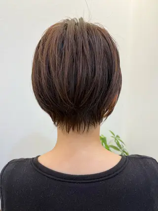 ショート ツノガイ エリのヘアスタイル