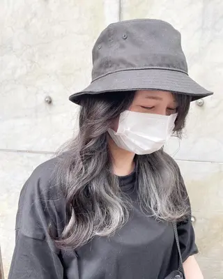 セミロング カラー RU RIのヘアスタイル