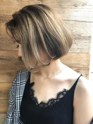 ショート カラー ヘアアレンジ 白髪ぼかしハイライト バレイヤージュヤマトのヘアスタイル