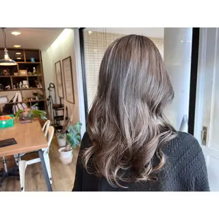 ロング カラー ツキダテ ユイのヘアスタイル