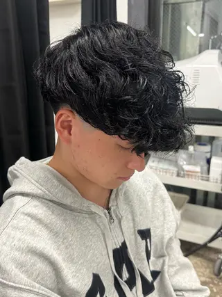 パーマ メンズ 岩佐 柚太のヘアスタイル