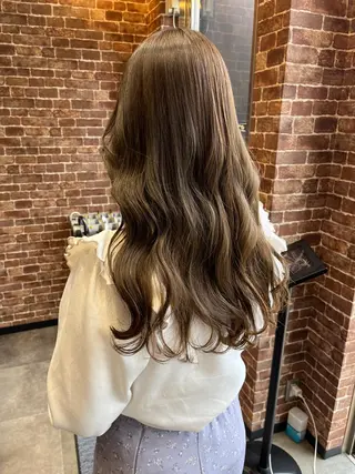 ロング カラー パーマ ヘアアレンジ メンズ キッズ ネイル マツエク・マツパ アイブロウ 久木原 ゆりのヘアスタイル