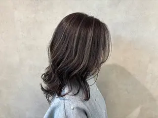 セミロング カラー 透明感ハイライト◎ 伊藤夏海のヘアスタイル