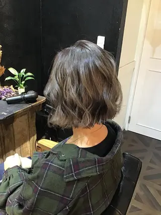 ショート カラー iLu.所属・田畠 しずかのヘアスタイル