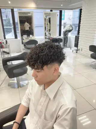 ショート パーマ メンズ フェザーパーマ職人 🪶ryosukeのヘアスタイル