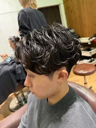 ショート パーマ メンズ 溝口 槙里也のヘアスタイル