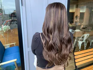 ロング カラー ツキダテ ユイのヘアスタイル