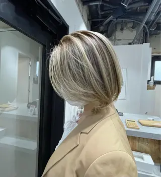 ショート カラー 白髪ぼかしハイライト バレイヤージュヤマトのヘアスタイル