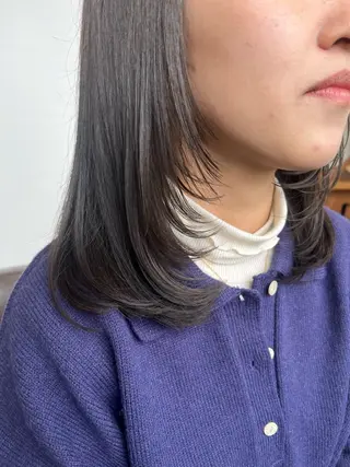 セミロング 塩川ももこ/ 自然な縮毛矯正のヘアスタイル
