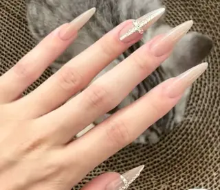 ネイル BiEi ネイルサロン長さ出しのネイルデザイン