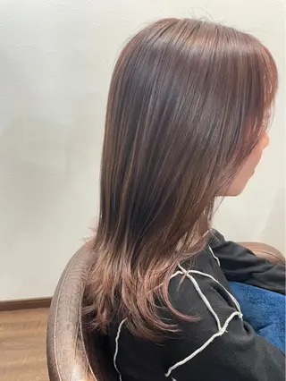 セミロング カラー ヒナ/レイヤーカット 艶感ワンカラーのヘアスタイル