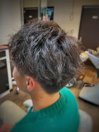 ショート パーマ メンズ 二本木 秀成のヘアスタイル