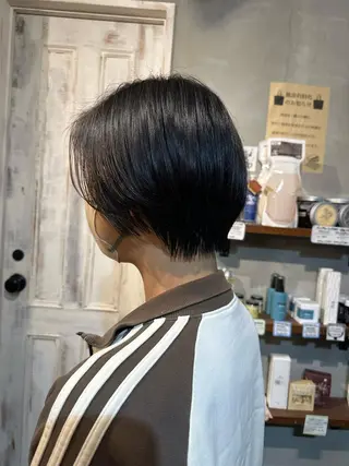 ショート カラー 中村 彩乃のヘアスタイル