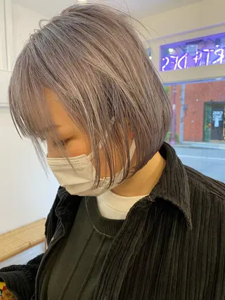 ショート カラー ボブ/ハイトーン REINAのヘアスタイル