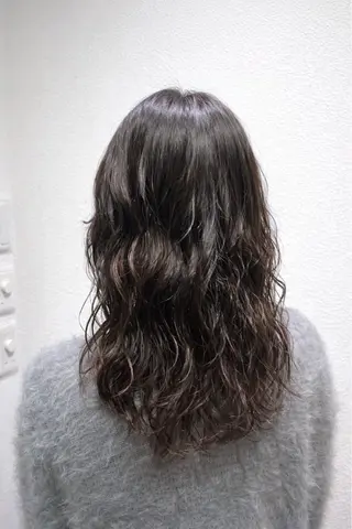 ミディアム パーマ ミディアム／ ヒグレアキコのヘアスタイル