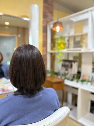 ミディアム 岩谷 美香のヘアスタイル