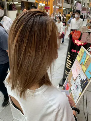 ミディアム カラー ヘアアレンジ 今村公介 ブリーチ特化、派手髪のヘアスタイル