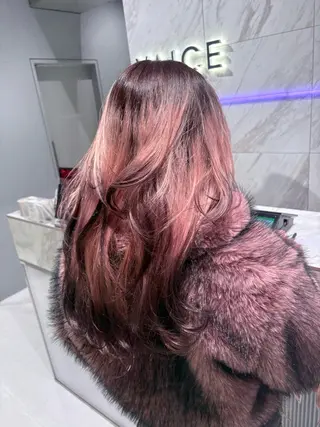 ロング カラー 菜々🫧新宿 透明感ケアブリーチのヘアスタイル