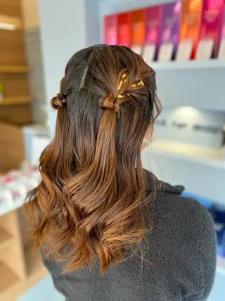 セミロング ヘアアレンジ 🎀似合わせカット 🎀透明感カラー💞のヘアスタイル