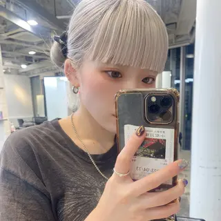 セミロング カラー ヘアアレンジ 🎨ハイトーン/ 切りっぱなし みつきのヘアスタイル