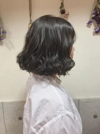 ミディアム カラー パーマ 🪐脱白髪染め 🪐松尾菜々美のヘアスタイル